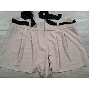 Monteau Los Angeles Beige Pleated Shorts with‎ Black Ribbon Belt Womens Size M